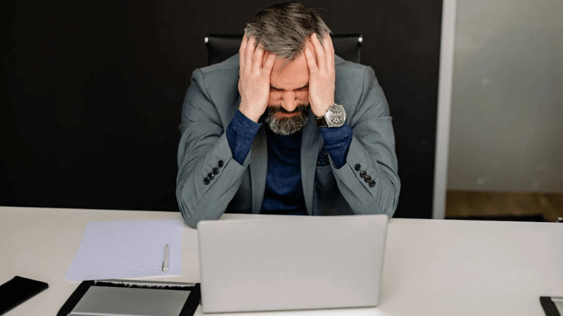 Entrepreneur frustré de pas réussir à faire son site internet